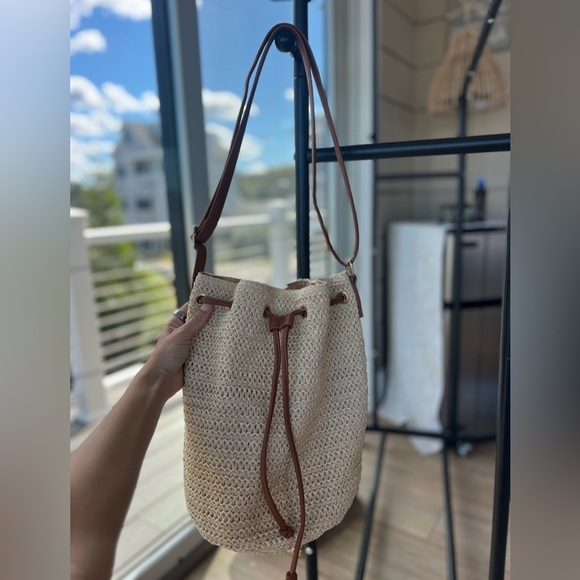 Stylish Tan and Brown Woven Bucket Bag - Picture 6 of 7